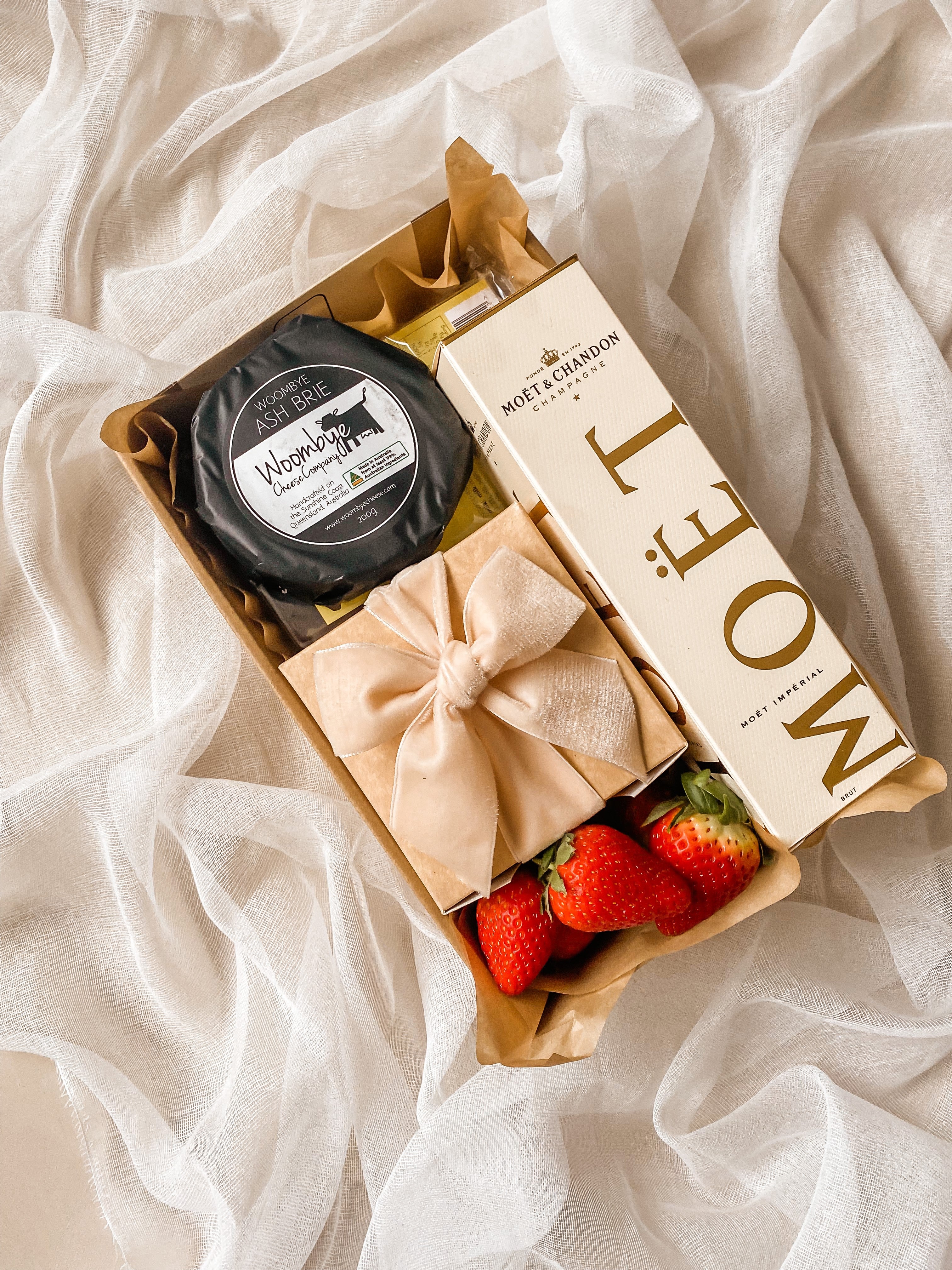 Petite Trinity Hamper ~ Champagne, Cheese & Chocolate