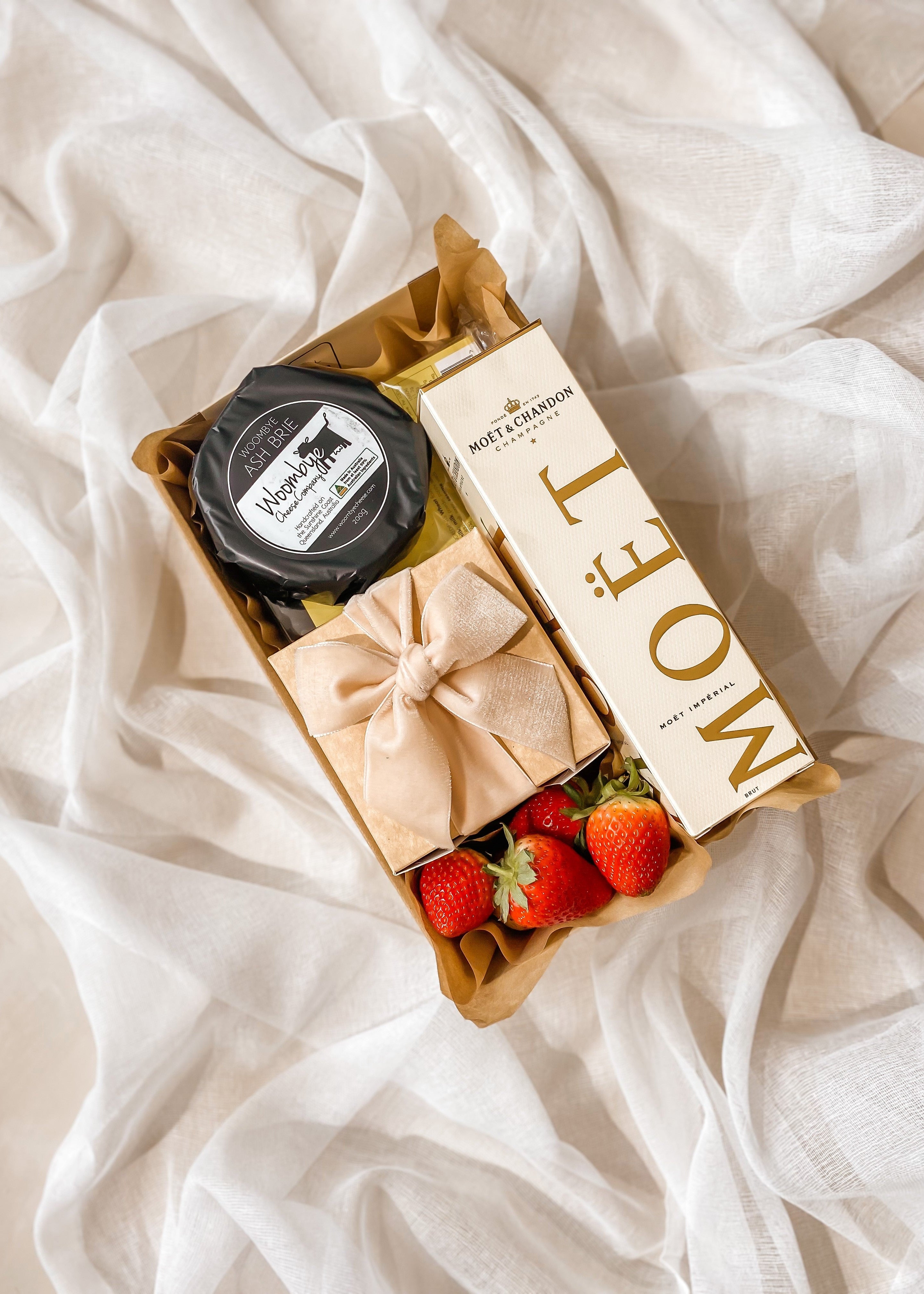 Petite Trinity Hamper ~ Champagne, Cheese & Chocolate